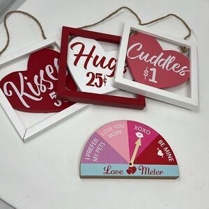 Valentine’s Day Decorations Wooden Signs Hugs Kisses Cuddles Love Meter NWT